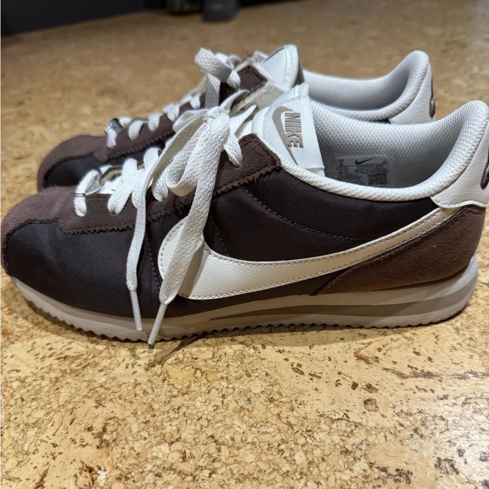 Nike Cortez - Picture 1 of 4
